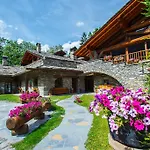 Resort Au Coeur Des Neiges Resort Spa & Free E-Bike