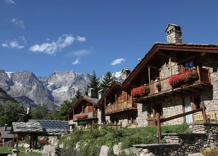 Au Coeur Des Neiges & Free E-bike クールマイユール