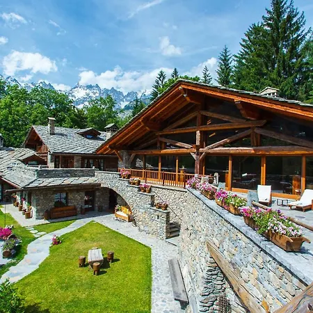 Au Coeur Des Neiges Resort Spa & Free E-Bike Courmayeur
